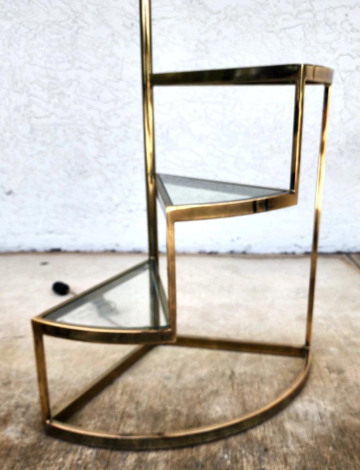 Lampada da terra MCM vintage a 3 livelli in ottone e vetro in vendita 2