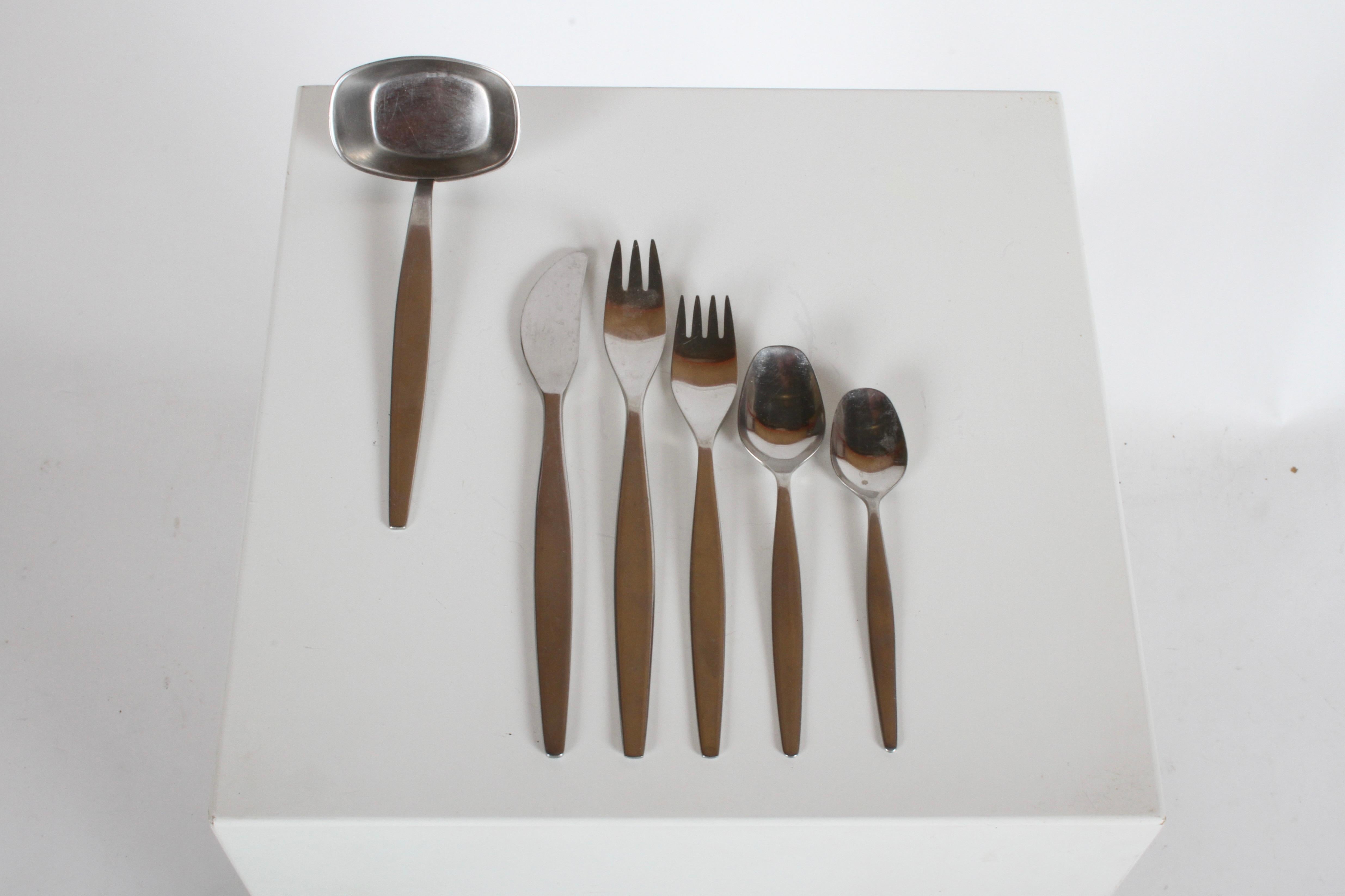 Vintage Mid-Century Modern, Focus by Gense Sweden flatware in satin stainless. Partial set, to add to your current or to build your own set. Light scratches to be expected. Marked

4 Knives, 7 7/5