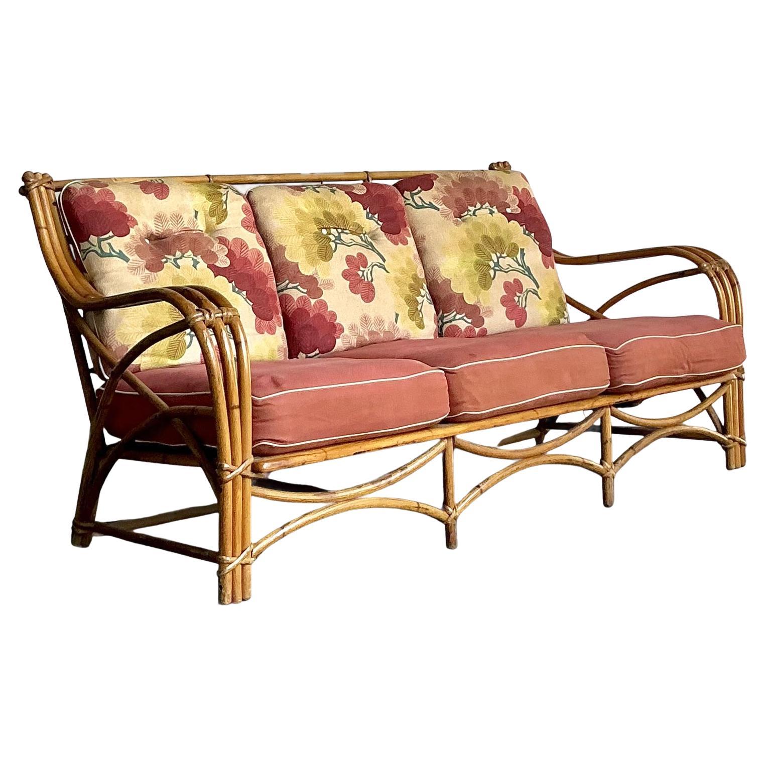 Sofá vintage MCM Heywood Wakefield de ratán