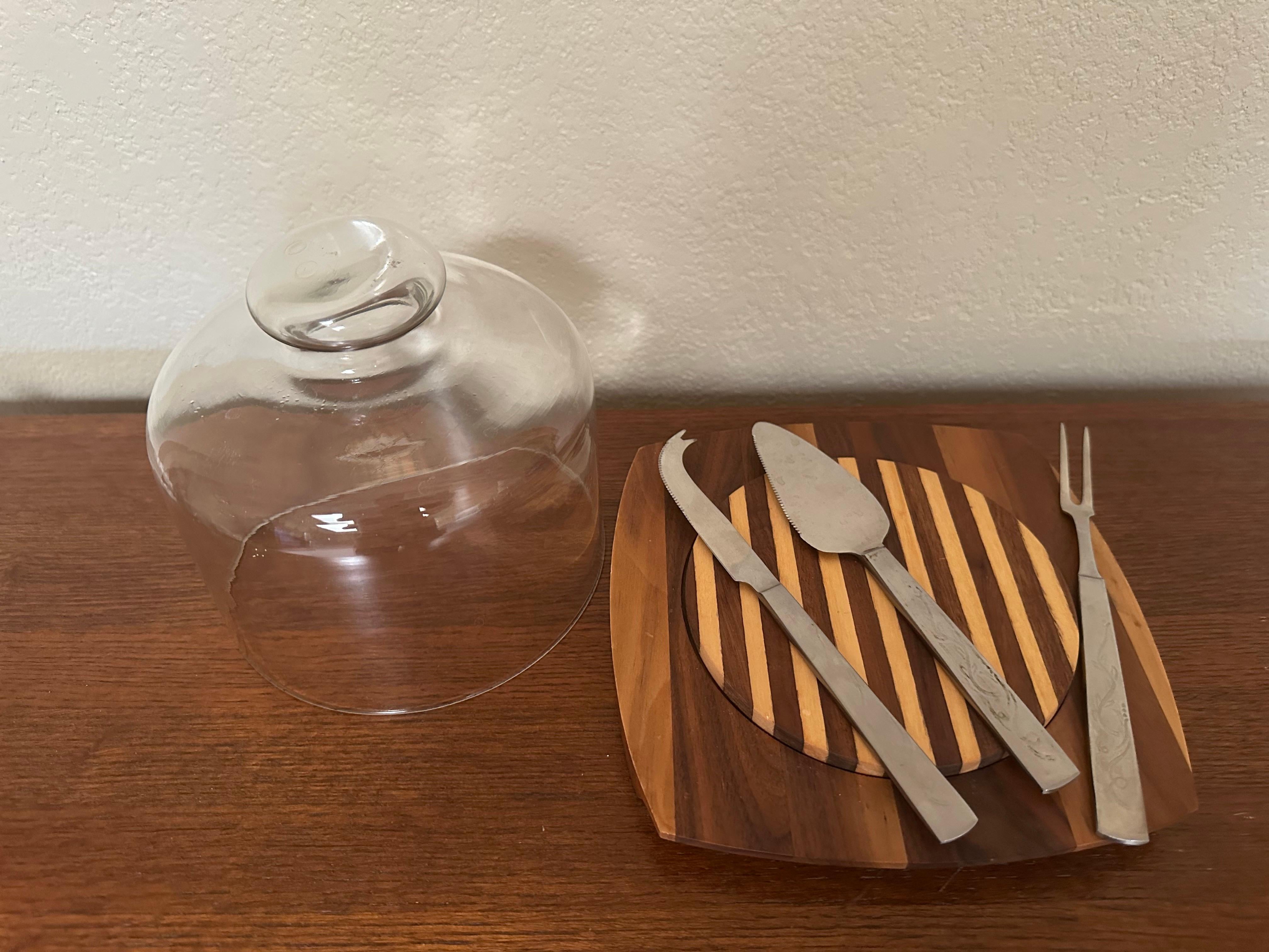 Vintage MCM Kustom Kraft Tabla de quesos y cúpula de cristal con 3 utensilios de servir Latama en venta 6