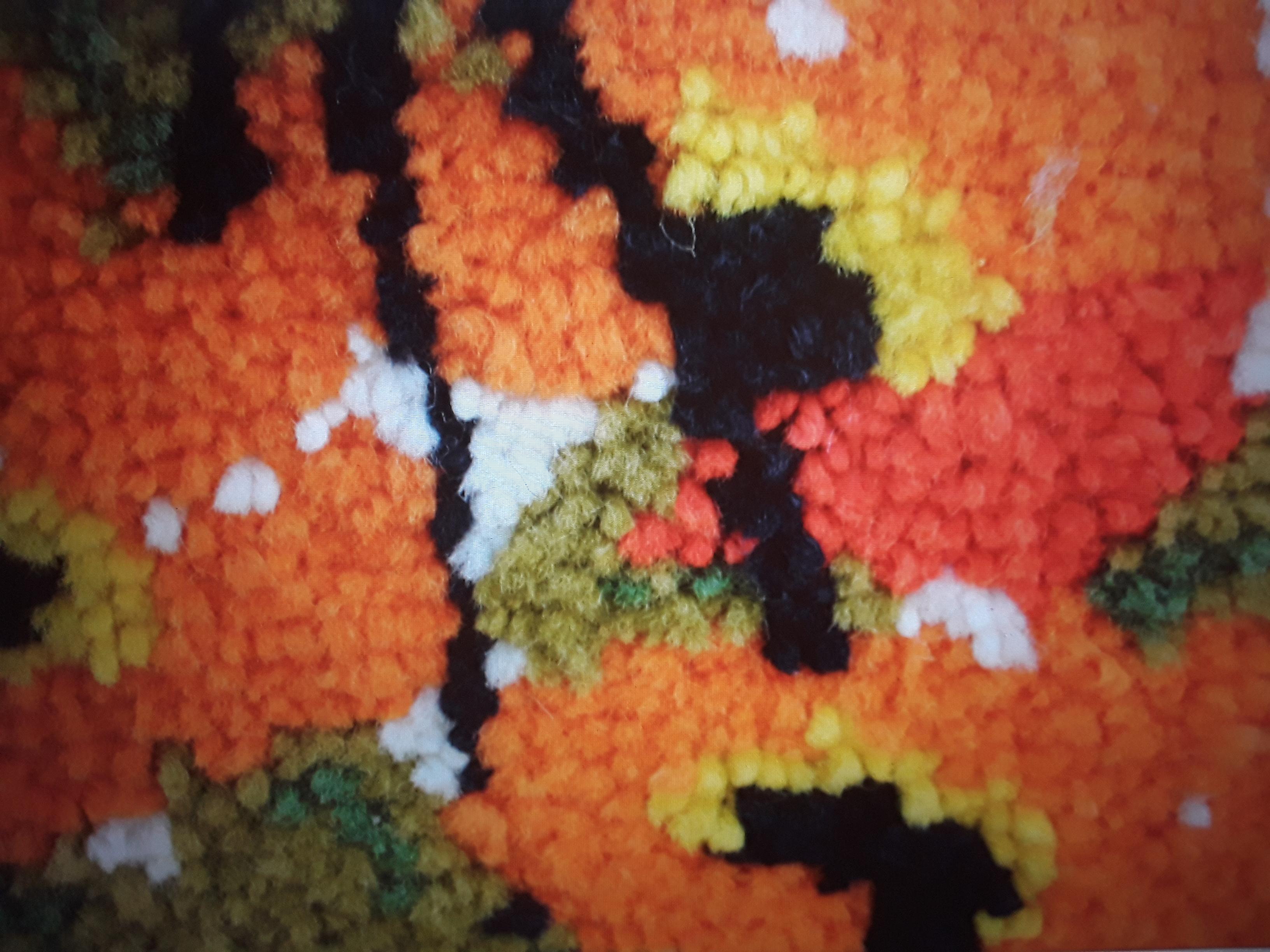 Vintage MCM Latchhooked Yarn Art of Potted Flowers, Vintage  im Zustand „Gut“ im Angebot in Opa Locka, FL