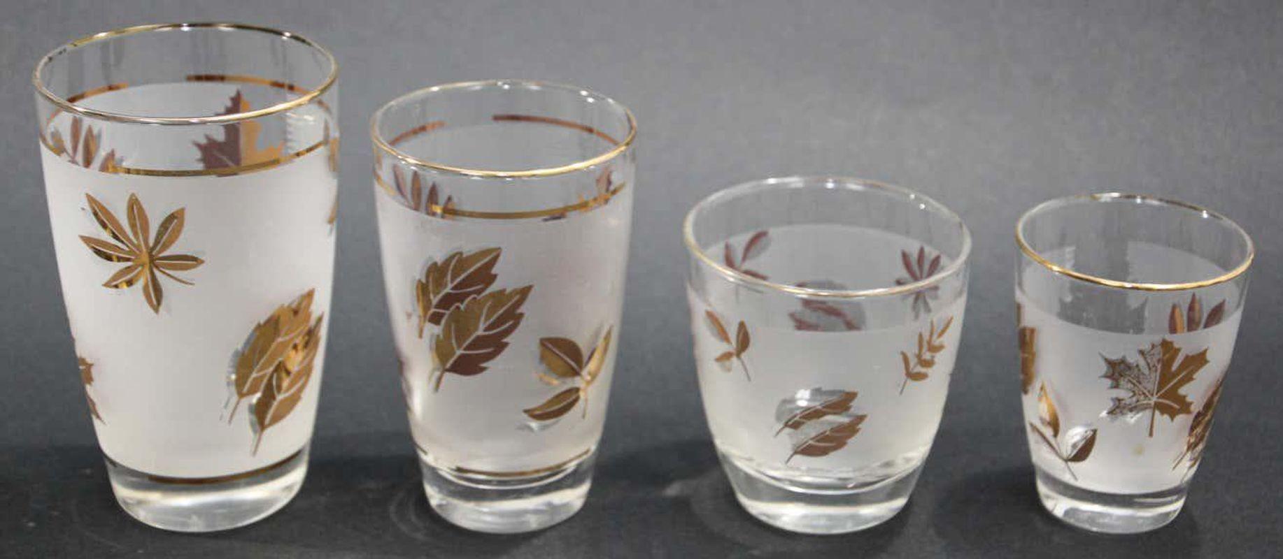 Vintage MCM Libbey Frosted & Golden Foliage Cocktail Glasses, Set of 13 In Good Condition For Sale In North Hollywood, CA