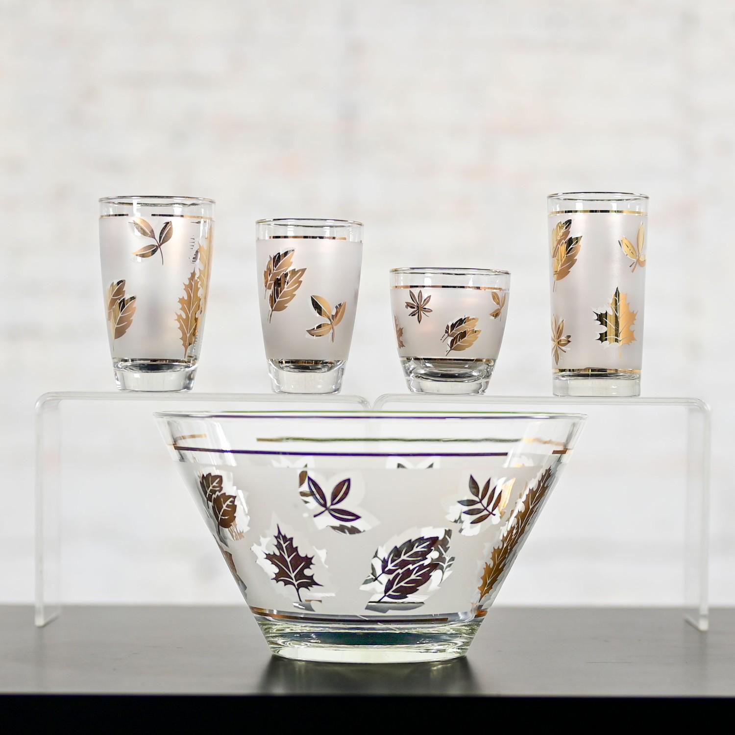 Vintage MCM Libbey Esmerilado Dorado Follaje 31 Piezas Juego de Cristalería y Tazón siglo XX en venta