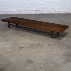 Mesa baja de centro o banco Vintage MCM en nogal de Milo Baughman para Thayer Coggin