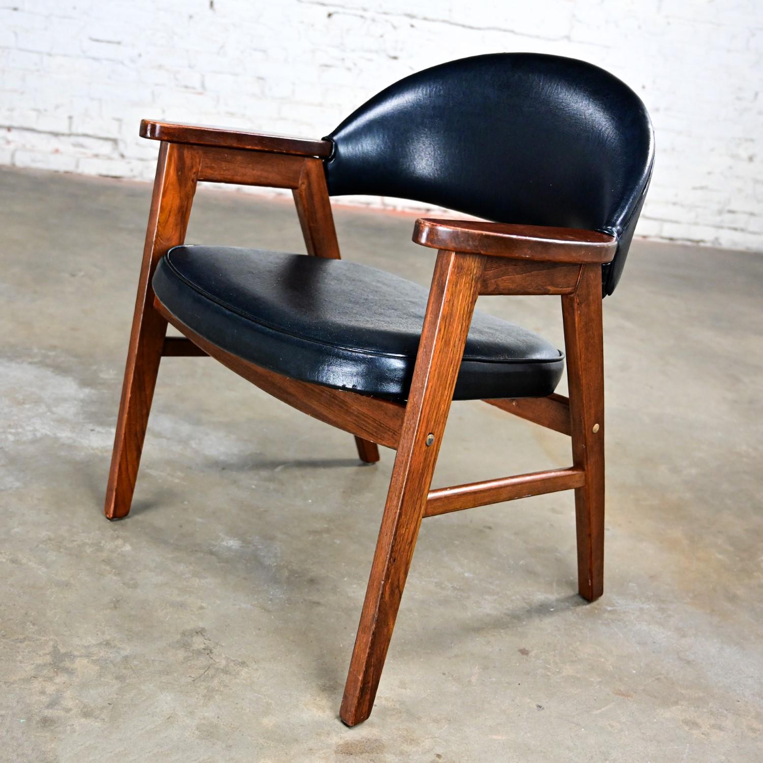 Magnificent vintage Mid Century Modern Madison Furniture single armchair comprised of an oak frame with arched back & black vinyl or faux leather back & seat polyurethane filled cushions. Beautiful condition, keeping in mind that this is vintage and