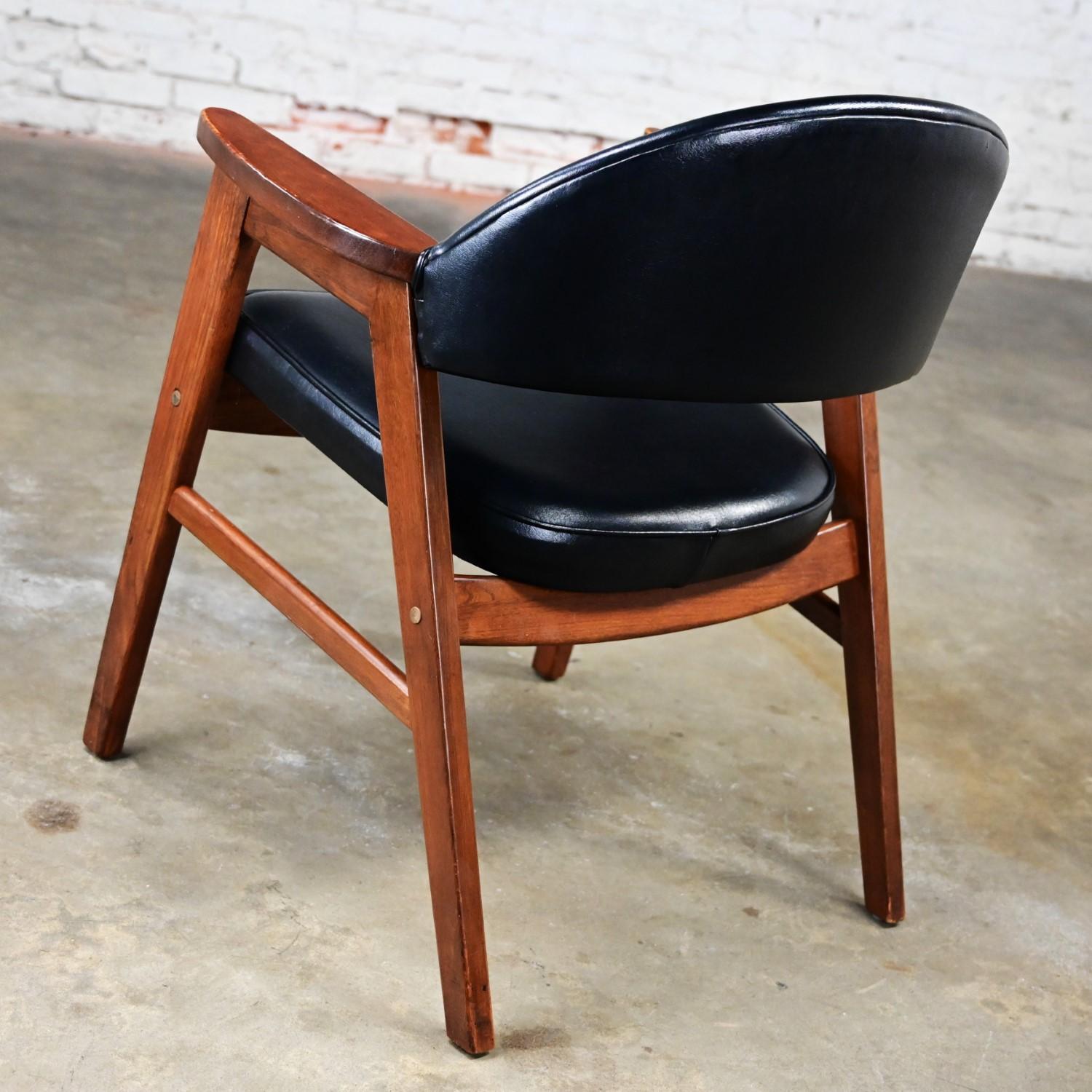 20th Century Vintage MCM Madison Furniture Single Oak Armchair Oak Frame & Black Vinyl For Sale
