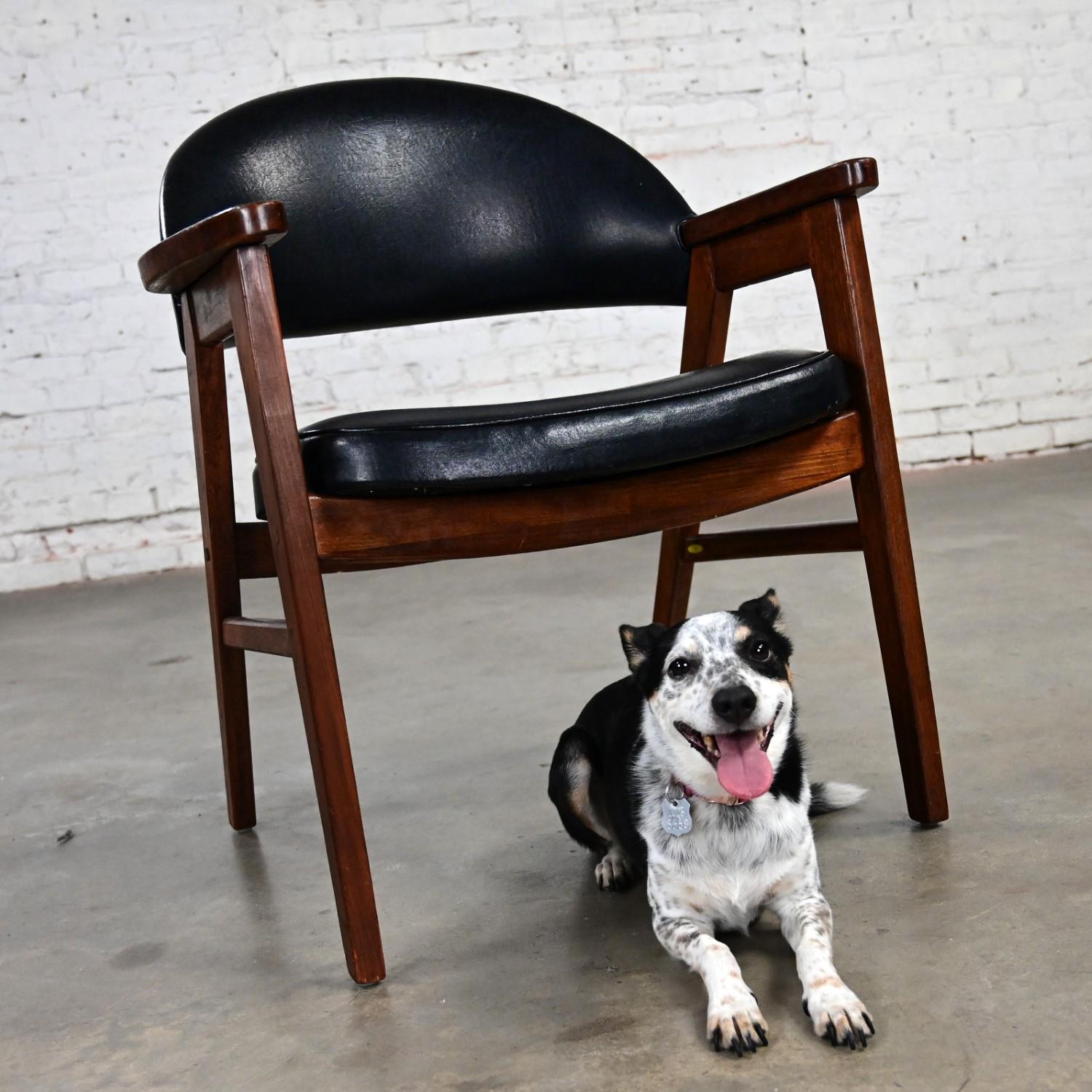 Vintage MCM Madison Furniture Single Oak Armchair Oak Frame & Black Vinyl For Sale 2