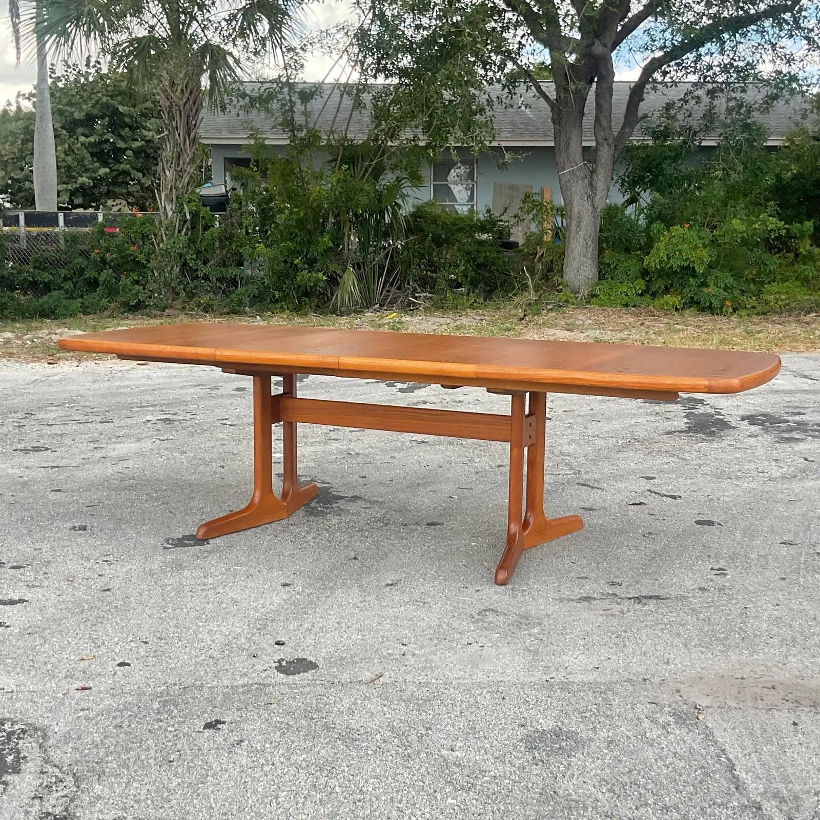 Mid-Century moderno Tavolo da pranzo d'epoca in teak danese AMM Mobler