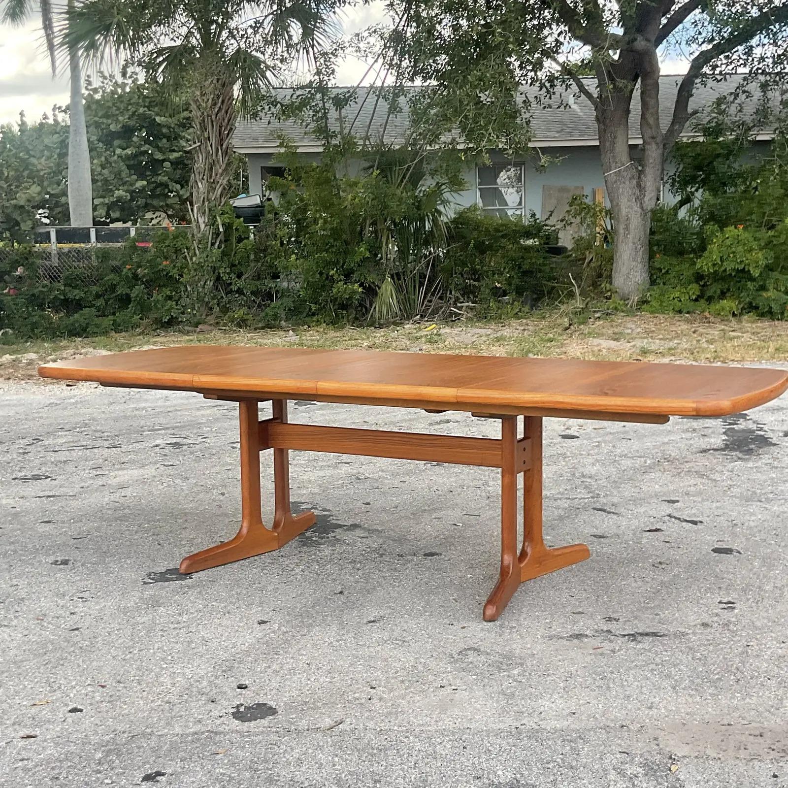 Tavolo da pranzo d'epoca in teak danese AMM Mobler In condizioni buone a West Palm Beach, FL