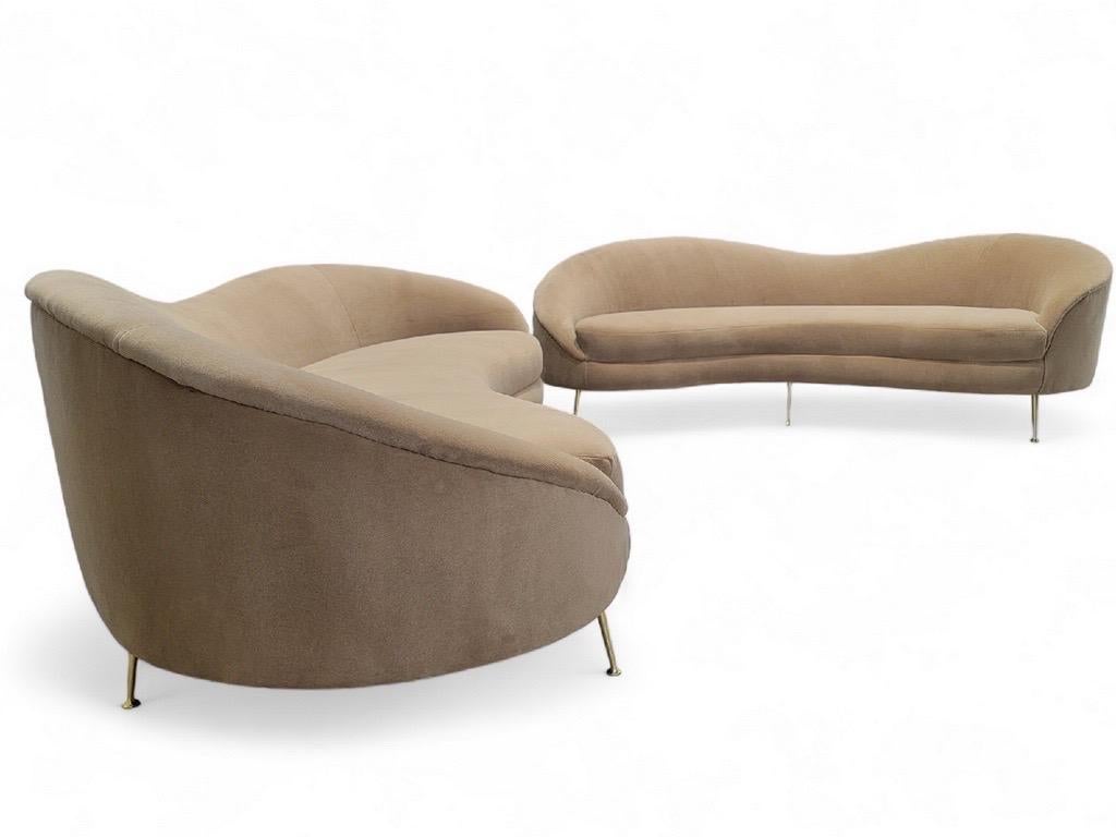 Vintage MCM Munari Style Sofa Neu gepolstert in Italienisch Mohair - Paar (Moderne der Mitte des Jahrhunderts)