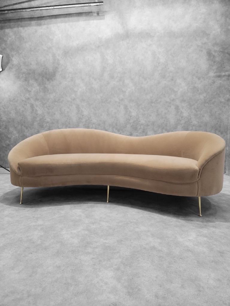 Vintage MCM Munari Style Sofa Neu gepolstert in Italienisch Mohair - Paar (amerikanisch)