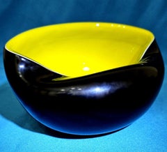 Mid-Century Modernist Murano Glass Bowl in Black and Bright Yellow