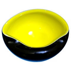 Mid-Century Modernist Murano Glass Bowl in Black and Bright Yellow