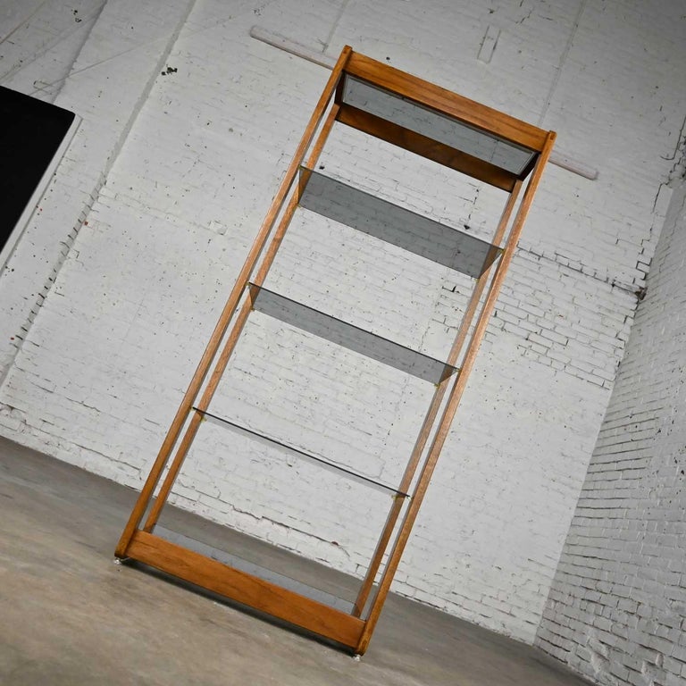 Vintage MCM Oak Frame & Smoked Glass Etagere Display Shelf Bookcase In Good Condition For Sale In Topeka, KS