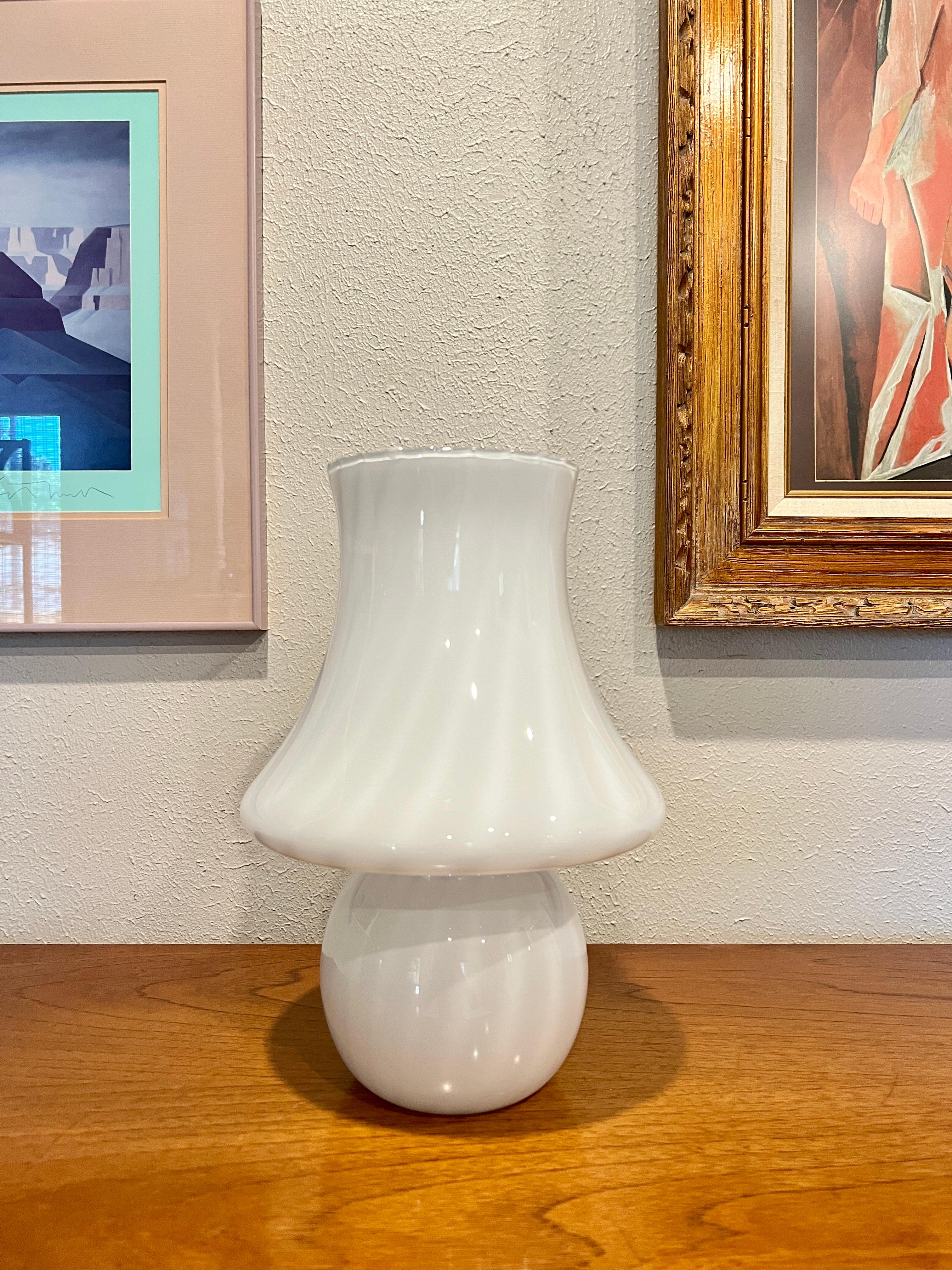 Late 20th Century Vintage MCM Original Italy Murano White Glass Mushroom Large 14'' Table Lamp