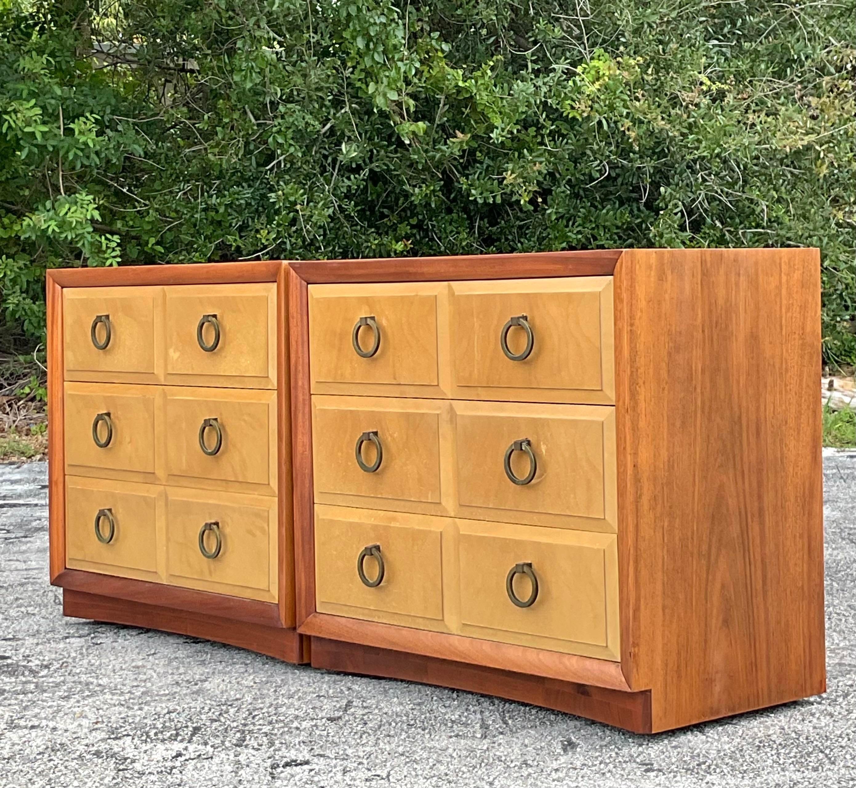 Cassettiera d'epoca MCM Robsjohn Gibbings per Widdicomb - una coppia in vendita 2