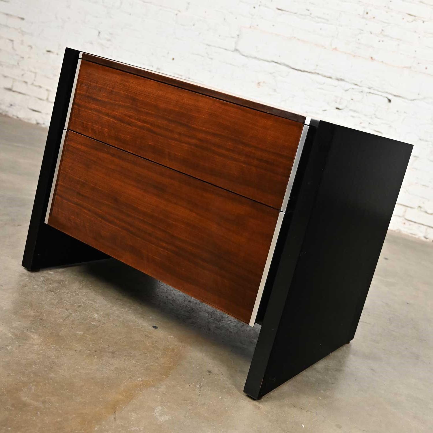 
Fabulous vintage mid-century modern nightstand or end table by Glenn of California. Comprised of rosewood, aluminum strip, and black painted sides. Beautiful condition, keeping in mind that this is vintage and not new so will have signs of use and