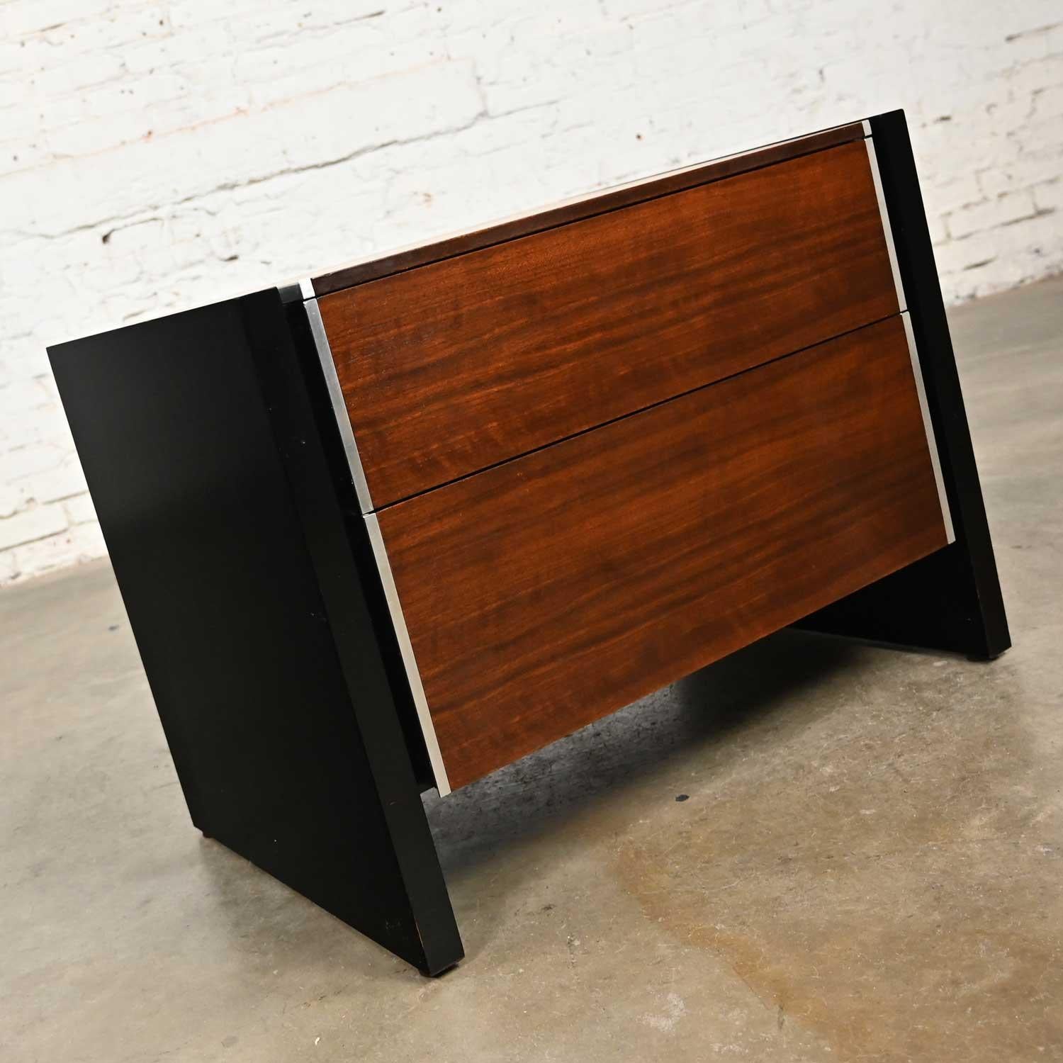 Mid-Century Modern Vintage MCM Rosewood Nightstand End Table by Glenn of California For Sale