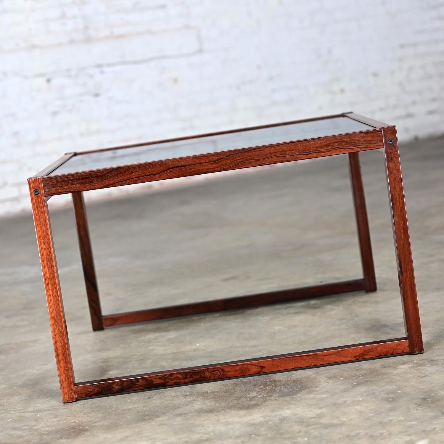 Table basse ou table d'appoint vintage MCM Rosewood Square Frame & plateau en verre fumé en vente 5