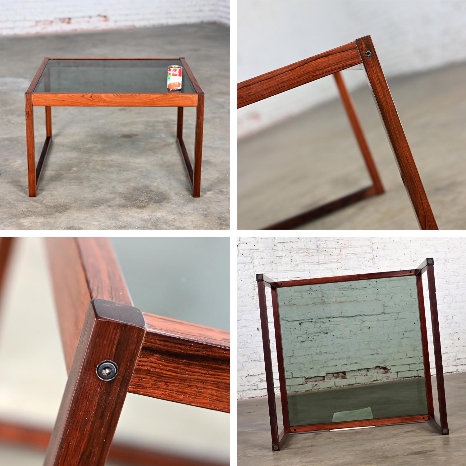 Table basse ou table d'appoint vintage MCM Rosewood Square Frame & plateau en verre fumé en vente 8