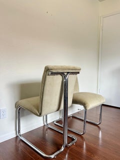 Ensemble vintage MCM de 4 chaises de style Milo Baughman en chrome et velours vert sauge