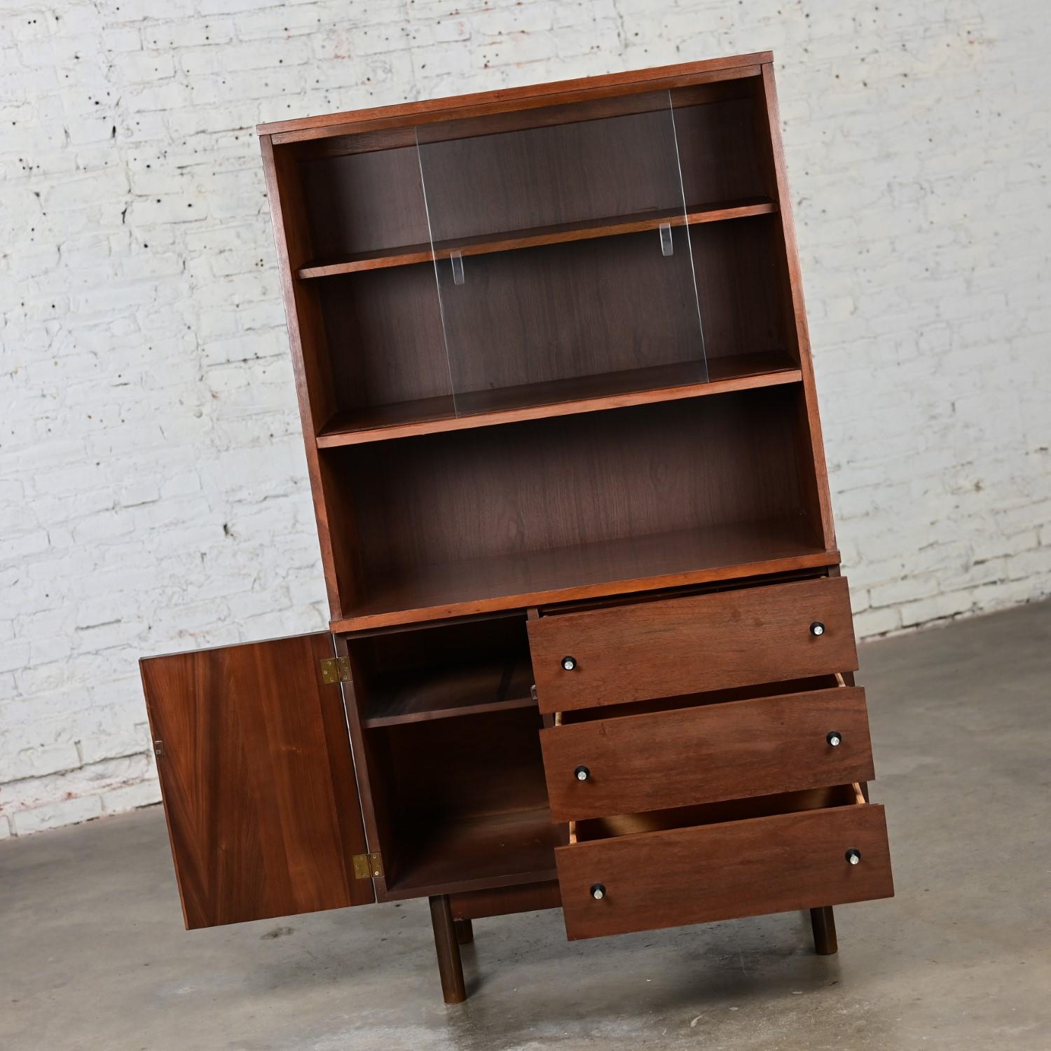 Vintage MCM Stanley Furniture Petite Walnut China Cabinet Book or Display Case 5