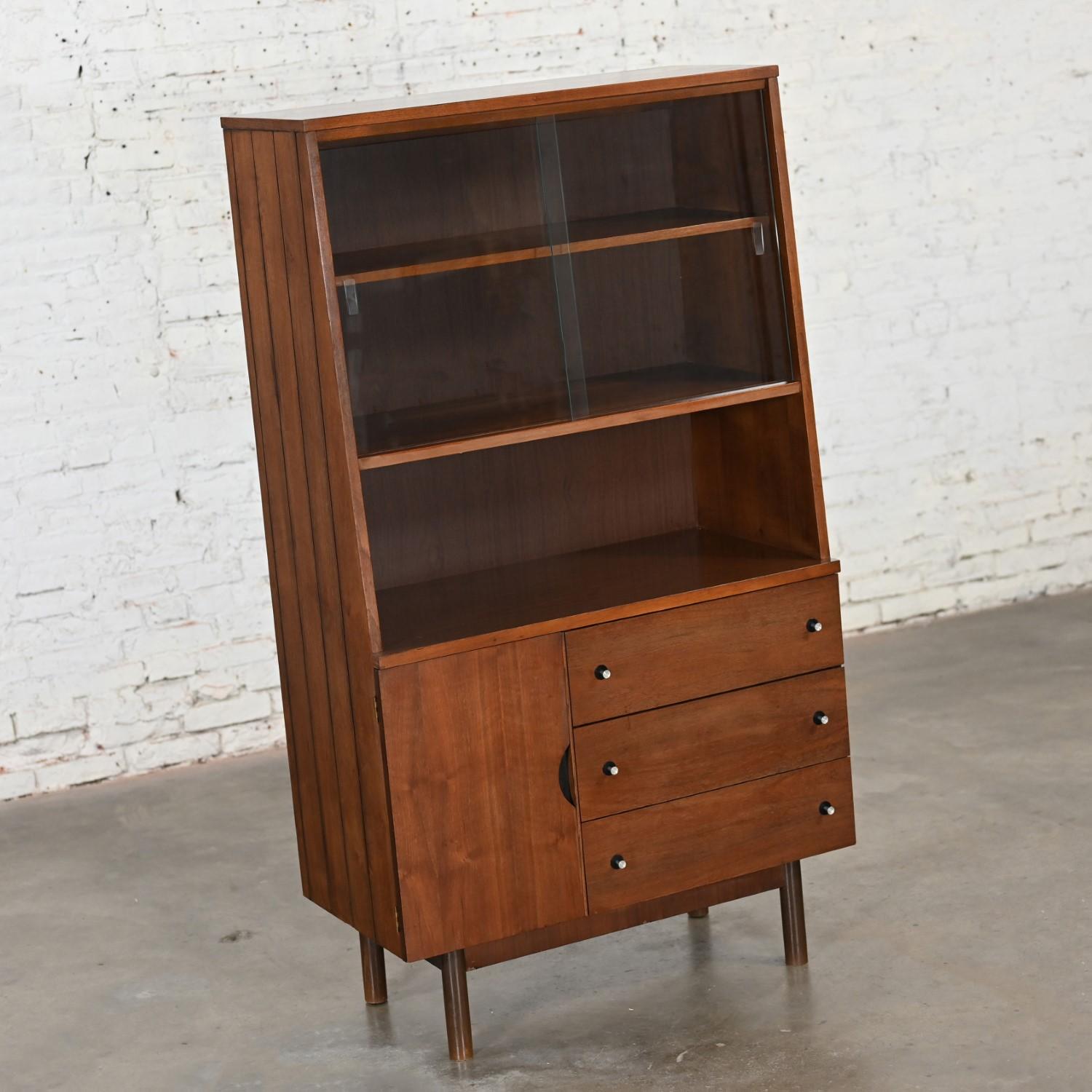 Vintage MCM Stanley Furniture Petite Walnut China Cabinet Book or Display Case 2