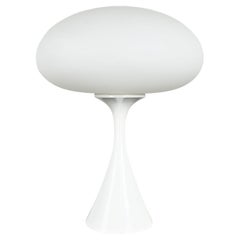 Lampe de bureau vintage MCM avec abat-jour champignon en verre blanc dépoli par Laurel Lamp Co