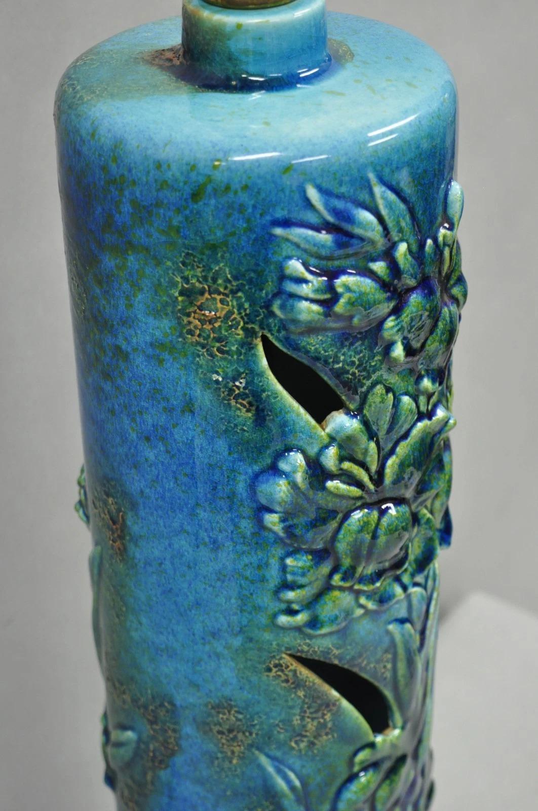 Lampada da tavolo vintage MCM Tall Royal Haeger Attr Blue Glazed Ceramic Pottery Floral in vendita 4