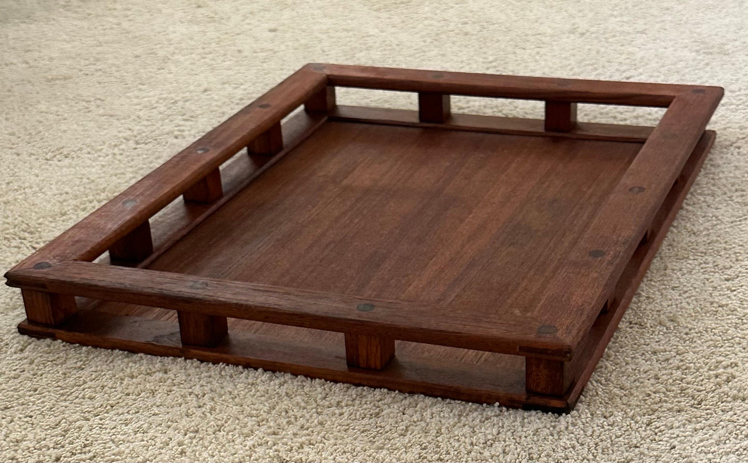 Plateau de service en teck vintage MCM avec rails par Dansk en vente 2