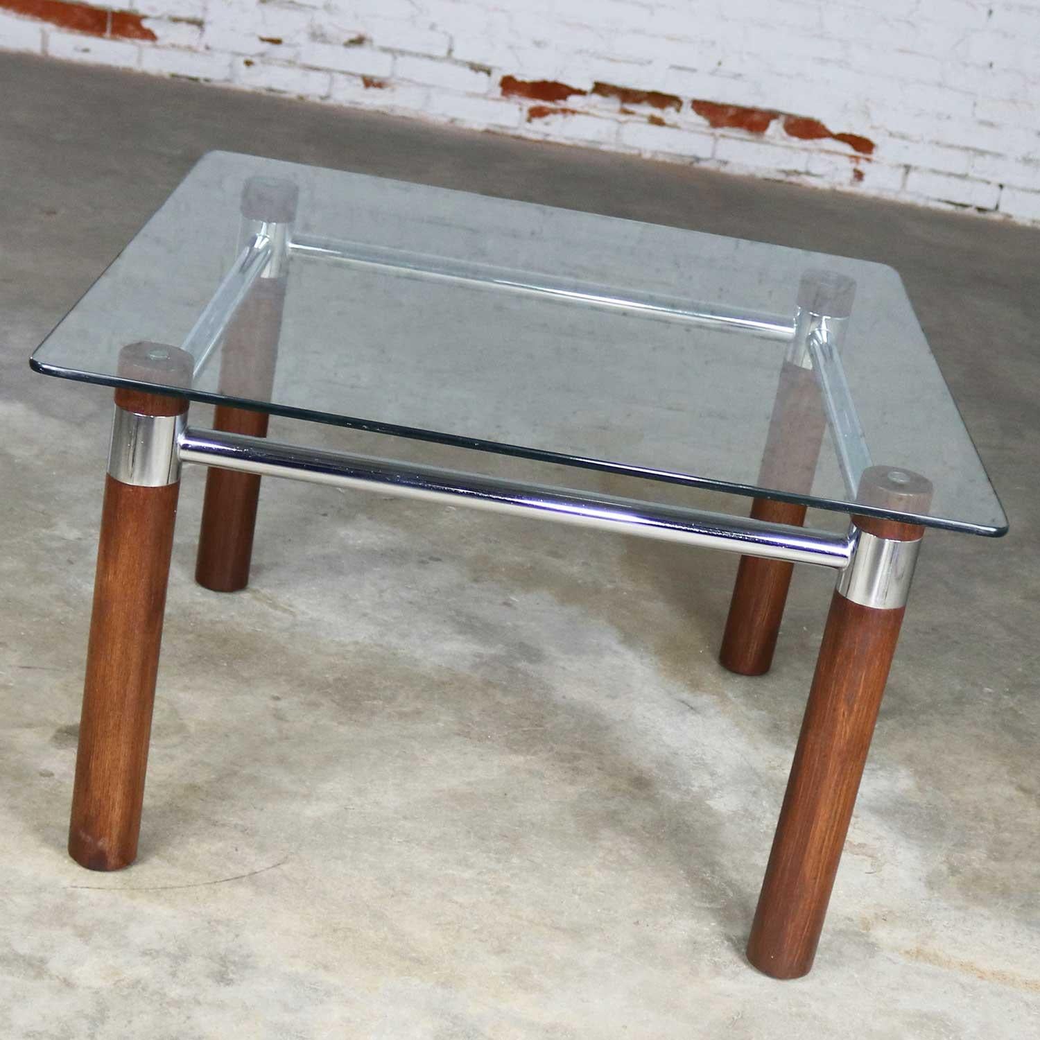 Handsome Mid-Century Modern to modern style square end table comprised of cylindrical oak legs with chrome stretchers and a glass top. Beautiful condition, keeping in mind that this is vintage and not new so will have signs of use and wear. There is