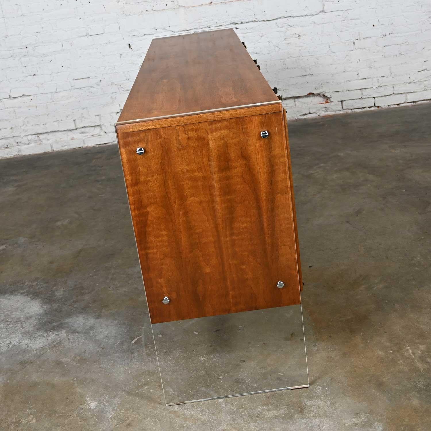 Vintage MCM to Modern Rosewood Buffet Credenza Lucite Legs Attr Bernhardt Flair For Sale 4