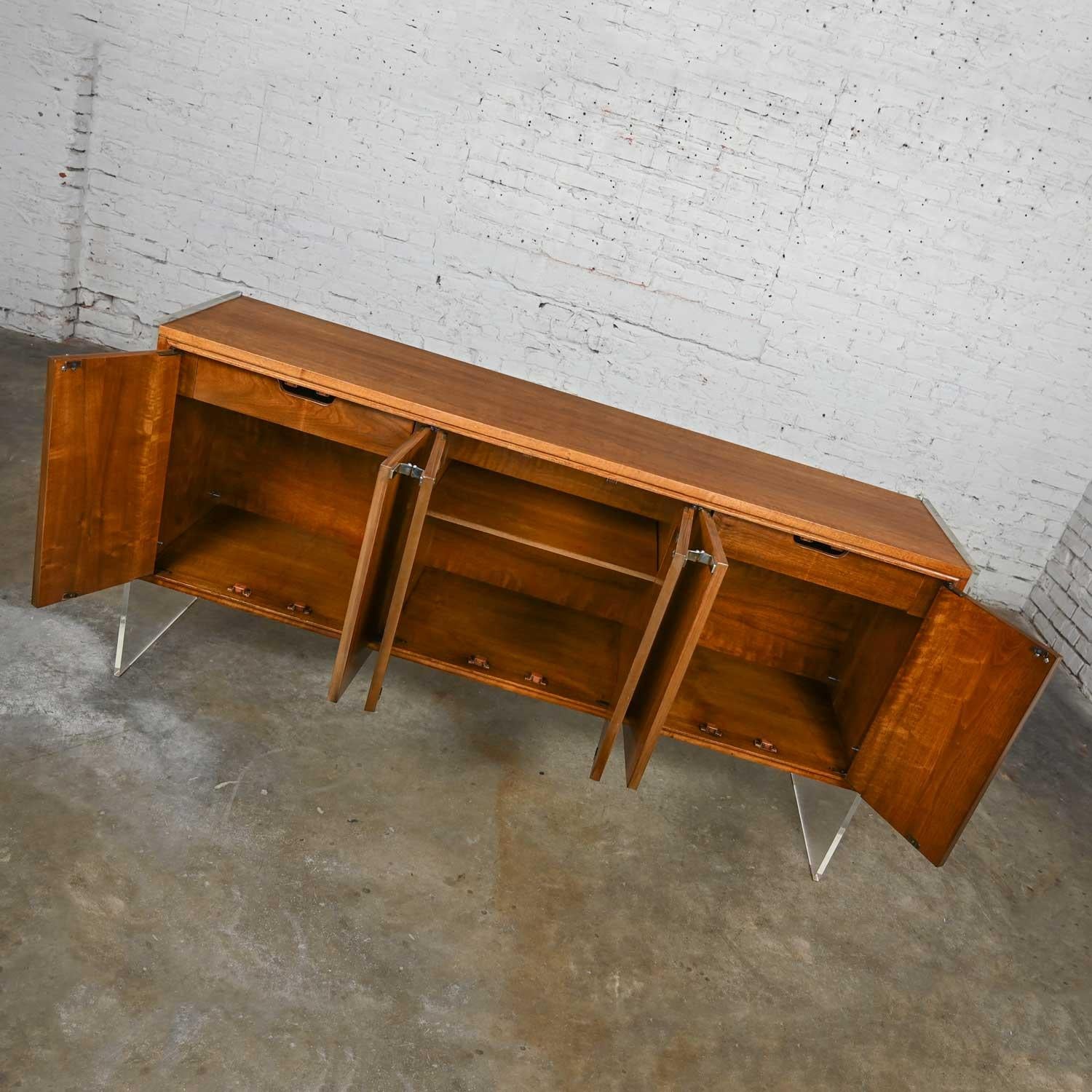 Vintage MCM to Modern Rosewood Buffet Credenza Lucite Legs Attr Bernhardt Flair For Sale 6