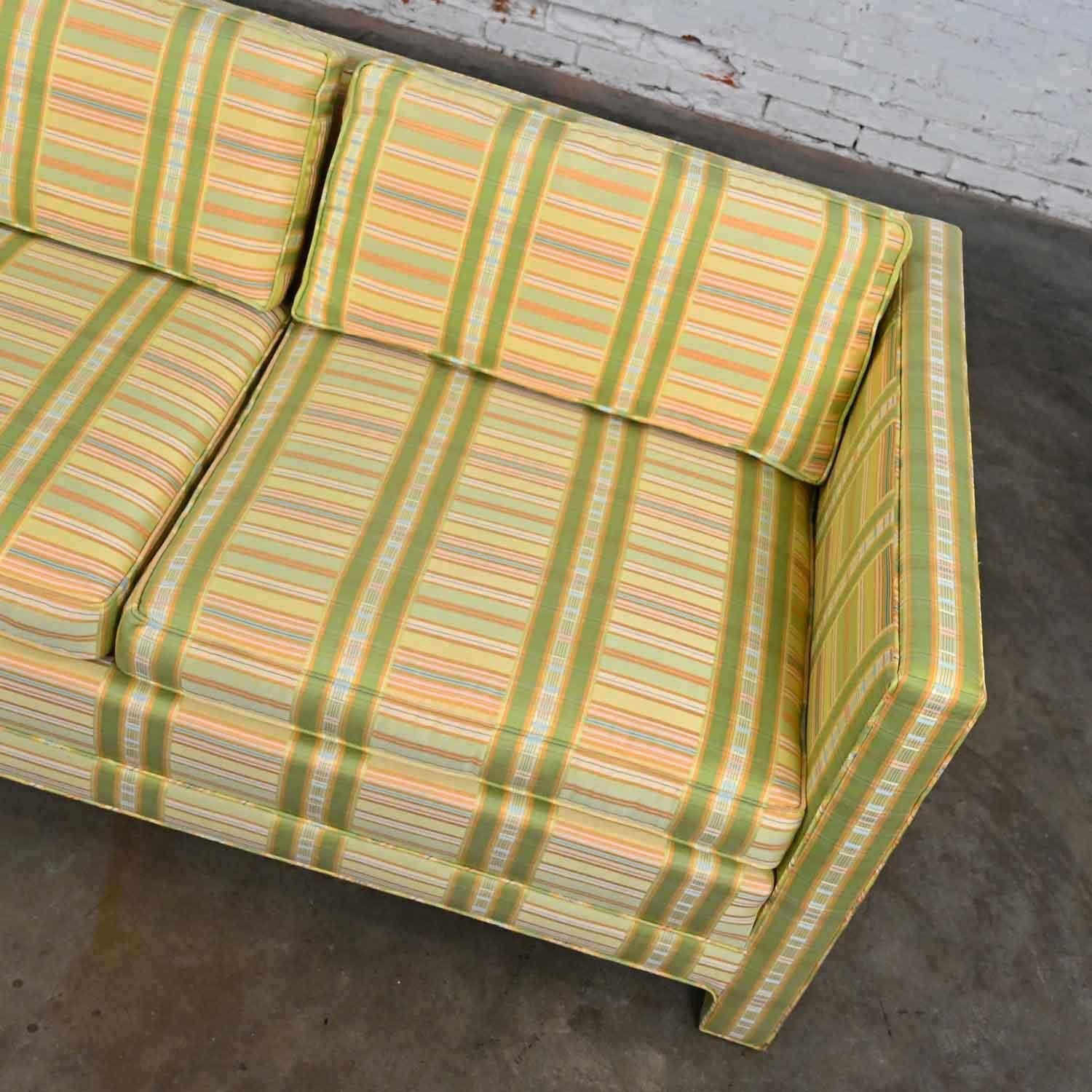 Sofa de smoking à carreaux jaune et chartreuse de style MCM à moderne par Henredon en vente 9