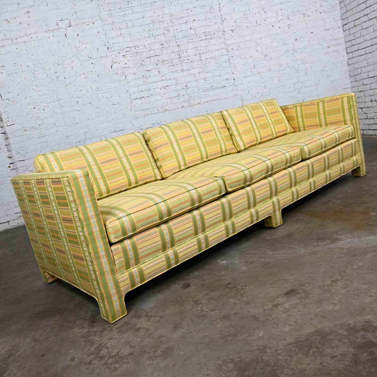 Mid-Century Modern Sofa de smoking à carreaux jaune et chartreuse de style MCM à moderne par Henredon en vente