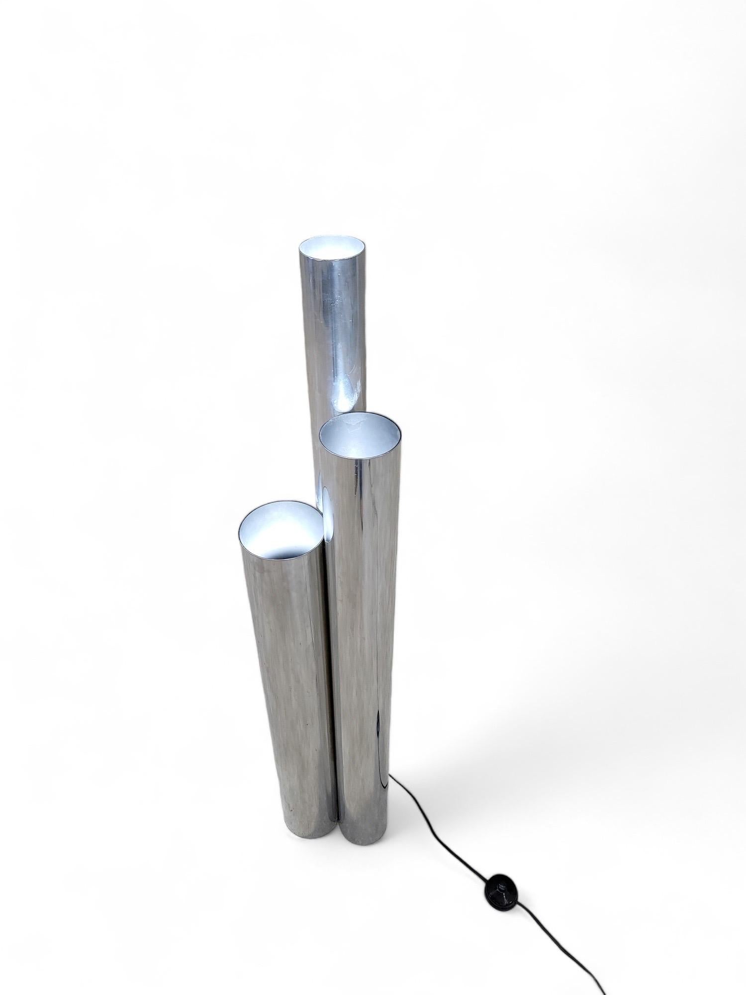 Lámpara de pie tubular cromada de tres luces moderna de mediados de siglo Estadounidense en venta
