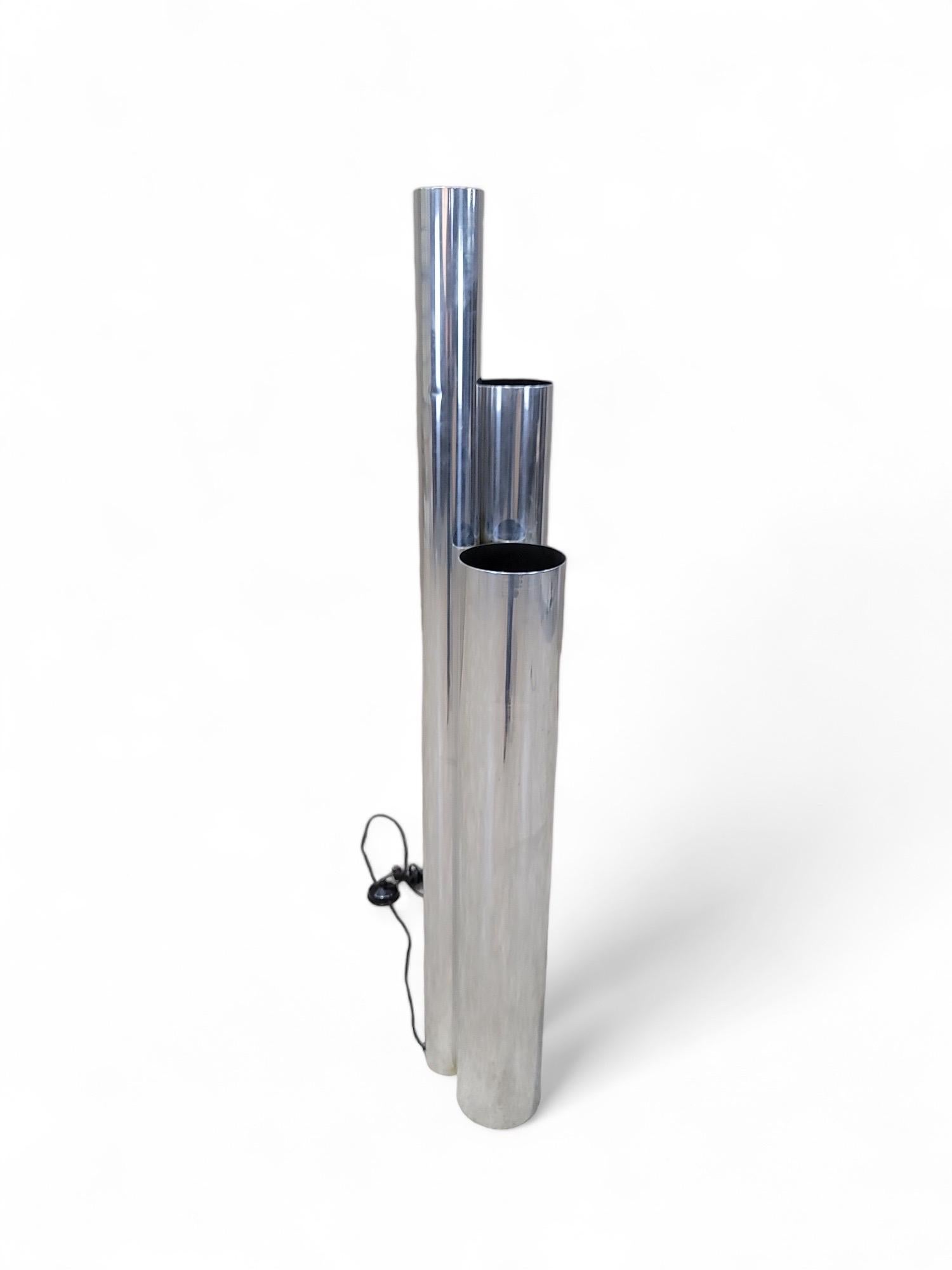 Lámpara de pie tubular cromada de tres luces moderna de mediados de siglo en Bueno estado para la venta en Chicago, IL