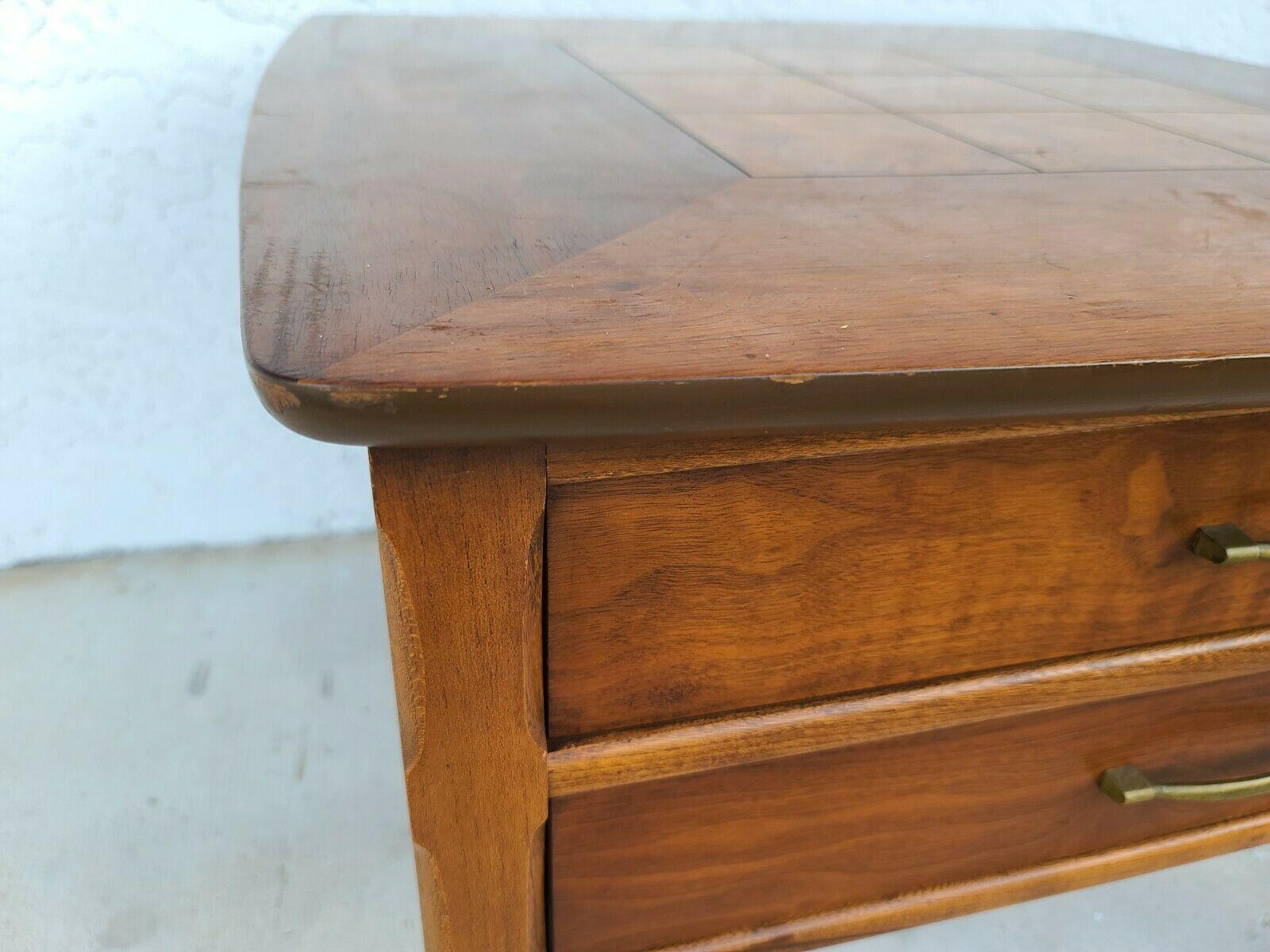 Vintage MCM Walnut and Burl Side End Table by Lane In Good Condition For Sale In Lake Worth, FL