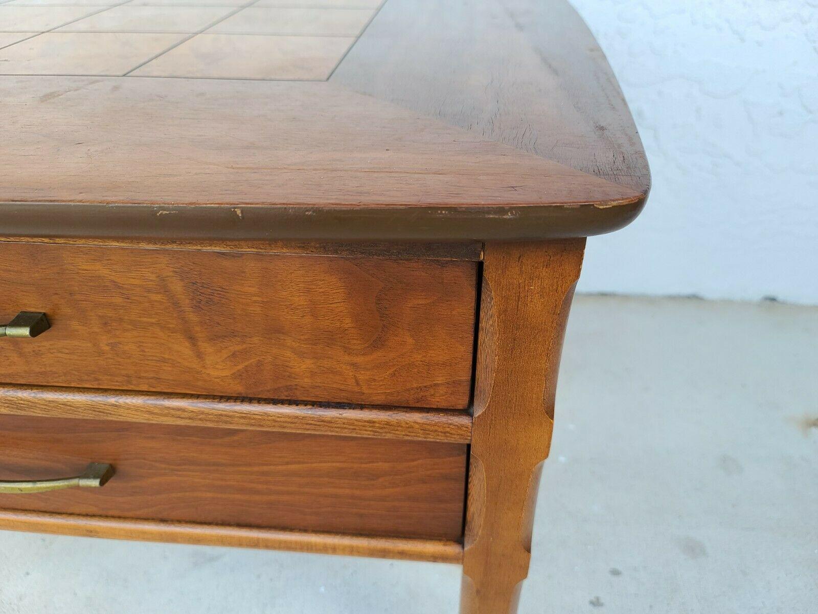 20th Century Vintage MCM Walnut and Burl Side End Table by Lane For Sale