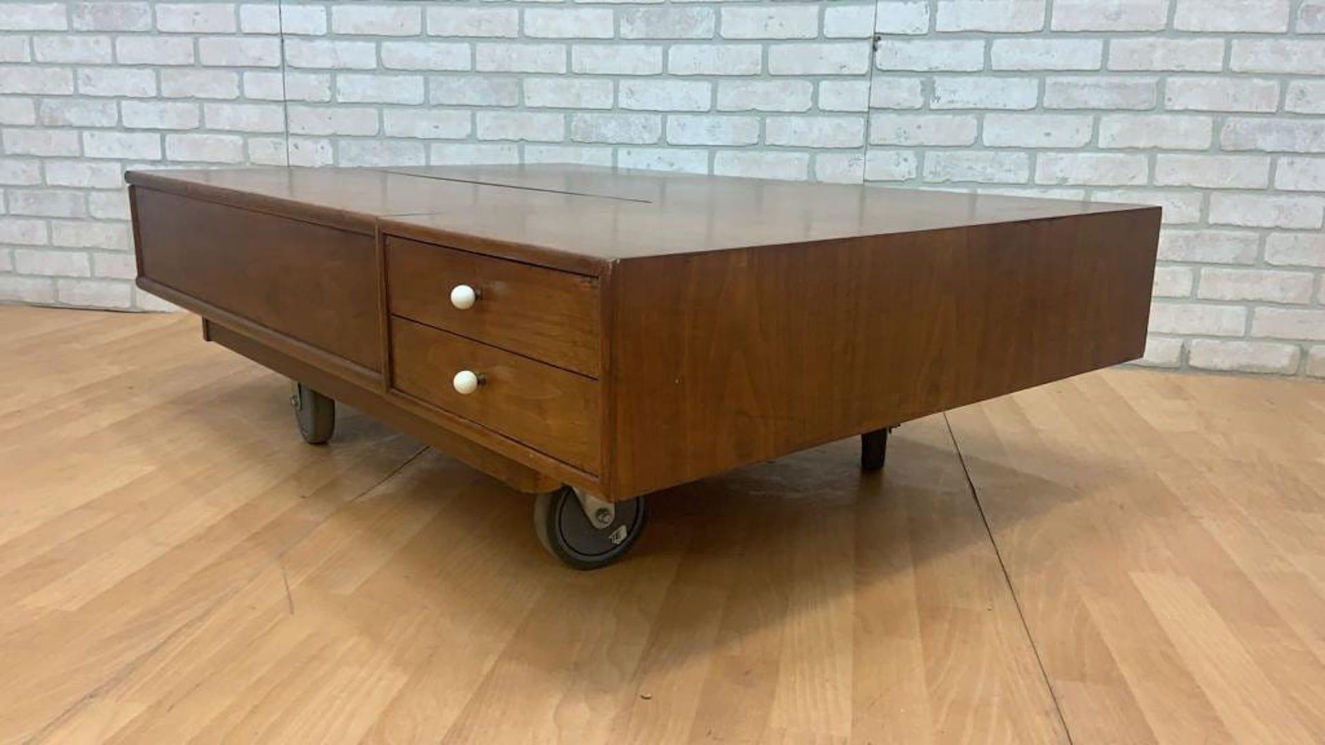 Américain Table basse vintage MCM conçue d'après Kipp Stewart pour Drexel en vente