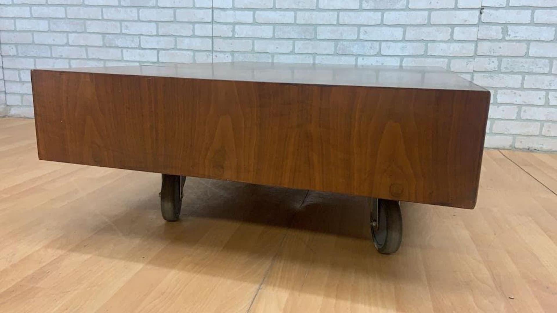 Table basse vintage MCM conçue d'après Kipp Stewart pour Drexel Bon état - En vente à Chicago, IL