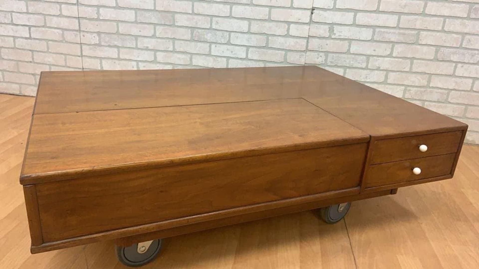 20ième siècle Table basse vintage MCM conçue d'après Kipp Stewart pour Drexel en vente