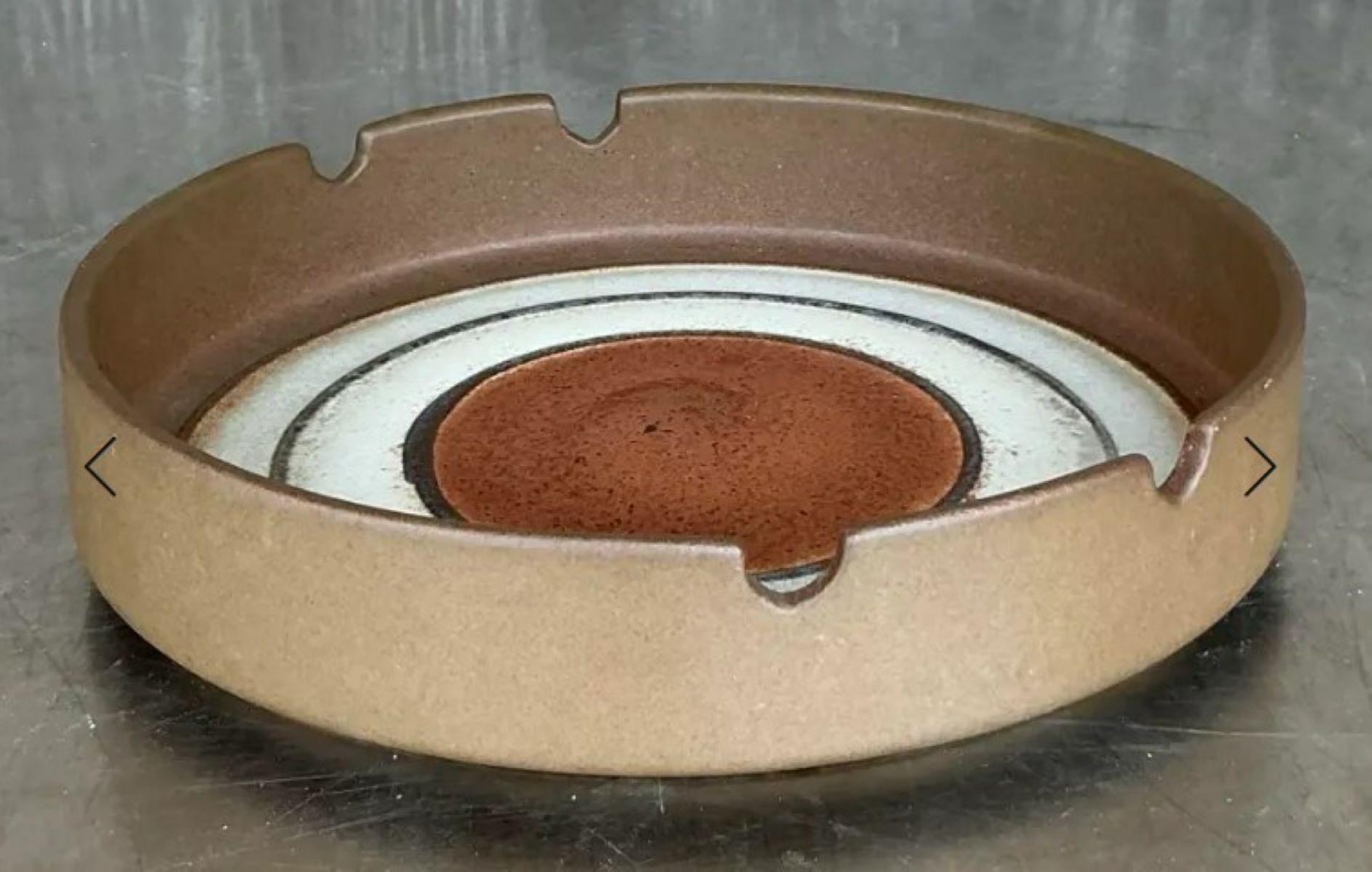 Grès porcellanato Vintage MCM Monumentale Tedesco Occidentale Posacenere in ceramica opaca in vendita
