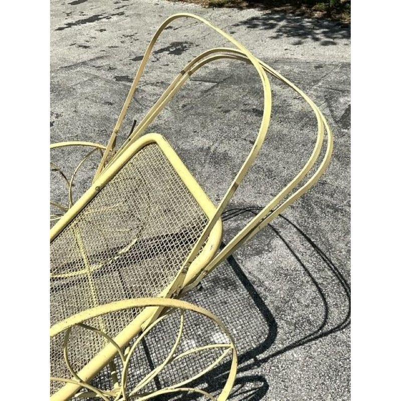 Chaise longue vintage MCM en fer forgé d'après Russel Woodard Bon état - En vente à West Palm Beach, FL