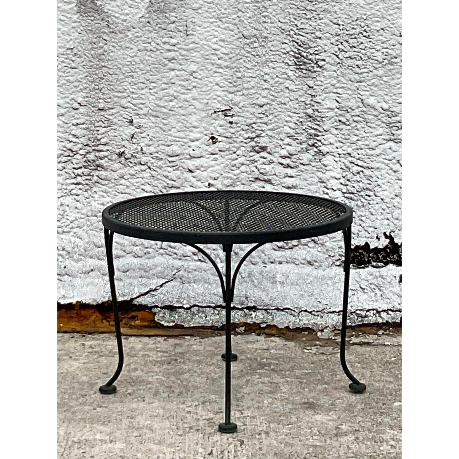 MCM schmiedeeiserner Vintage-Beistelltisch nach Russell Woodard, Vintage (amerikanisch) im Angebot