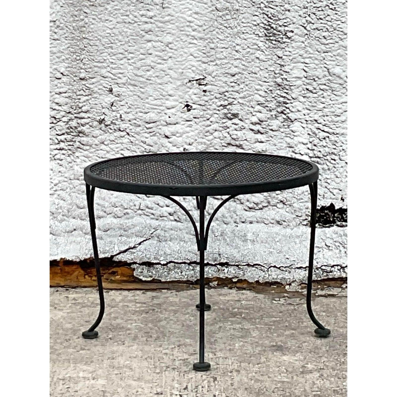 MCM schmiedeeiserner Vintage-Beistelltisch nach Russell Woodard, Vintage (20. Jahrhundert) im Angebot