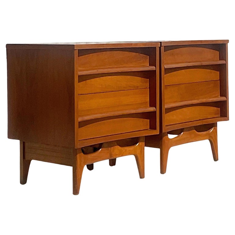 Vintage MCM Young Manufacturing Nightstands, a Pair For Sale at 1stDibs