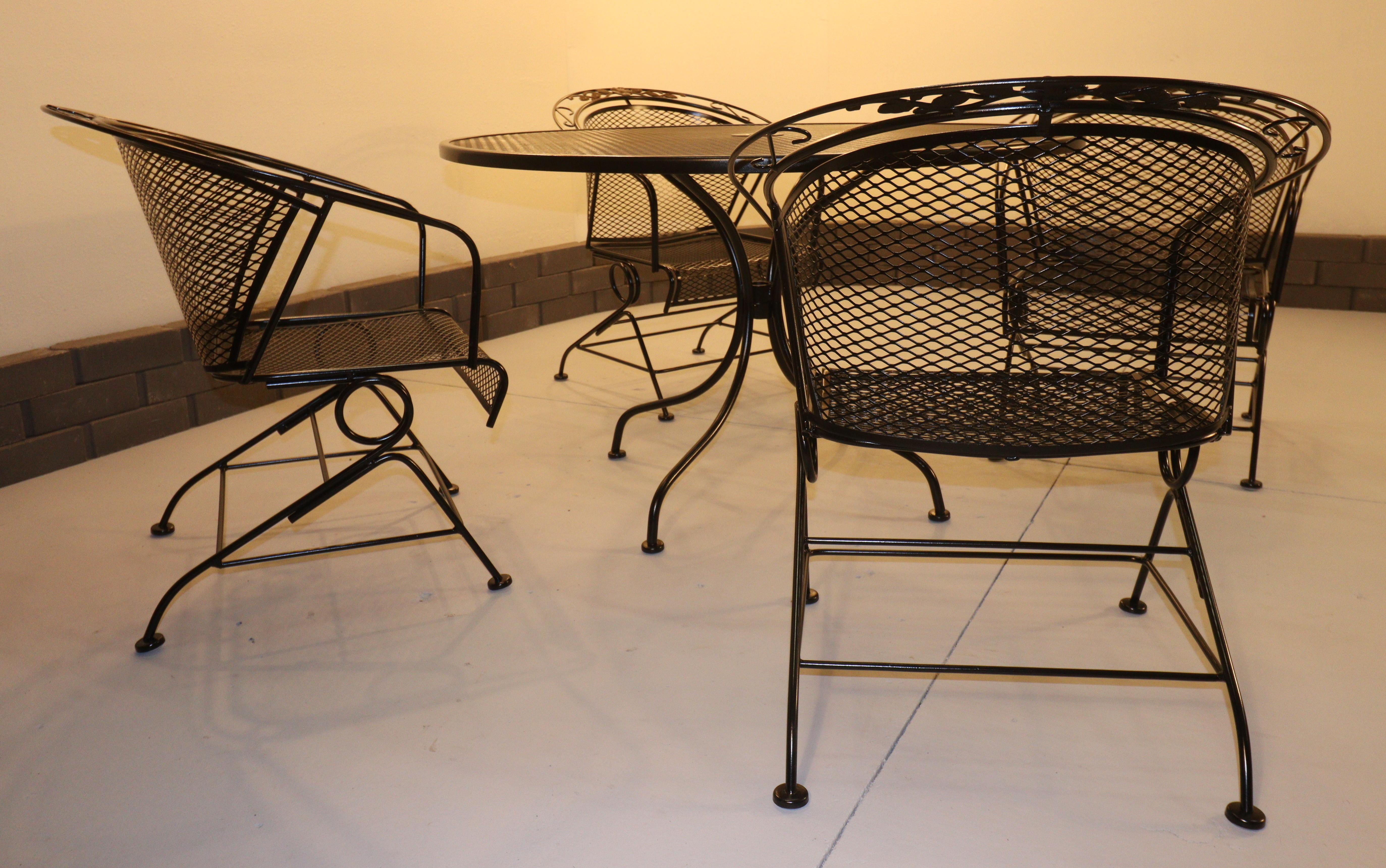 Vintage Meadow Craft collection wrought-iron Coil Spring Barrel Chairs w/ Table In Good Condition For Sale In Omaha, NE