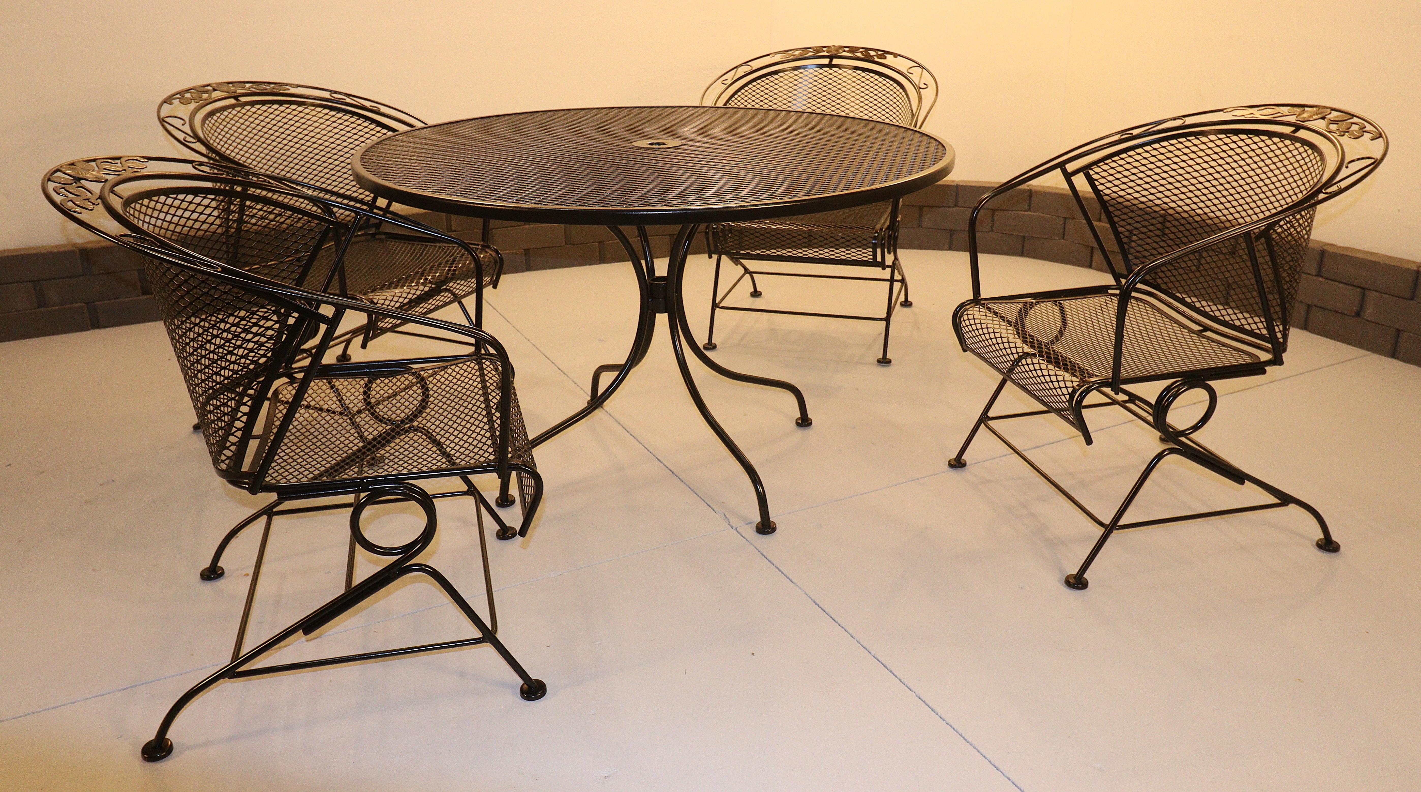 20th Century Vintage Meadow Craft collection wrought-iron Coil Spring Barrel Chairs w/ Table For Sale