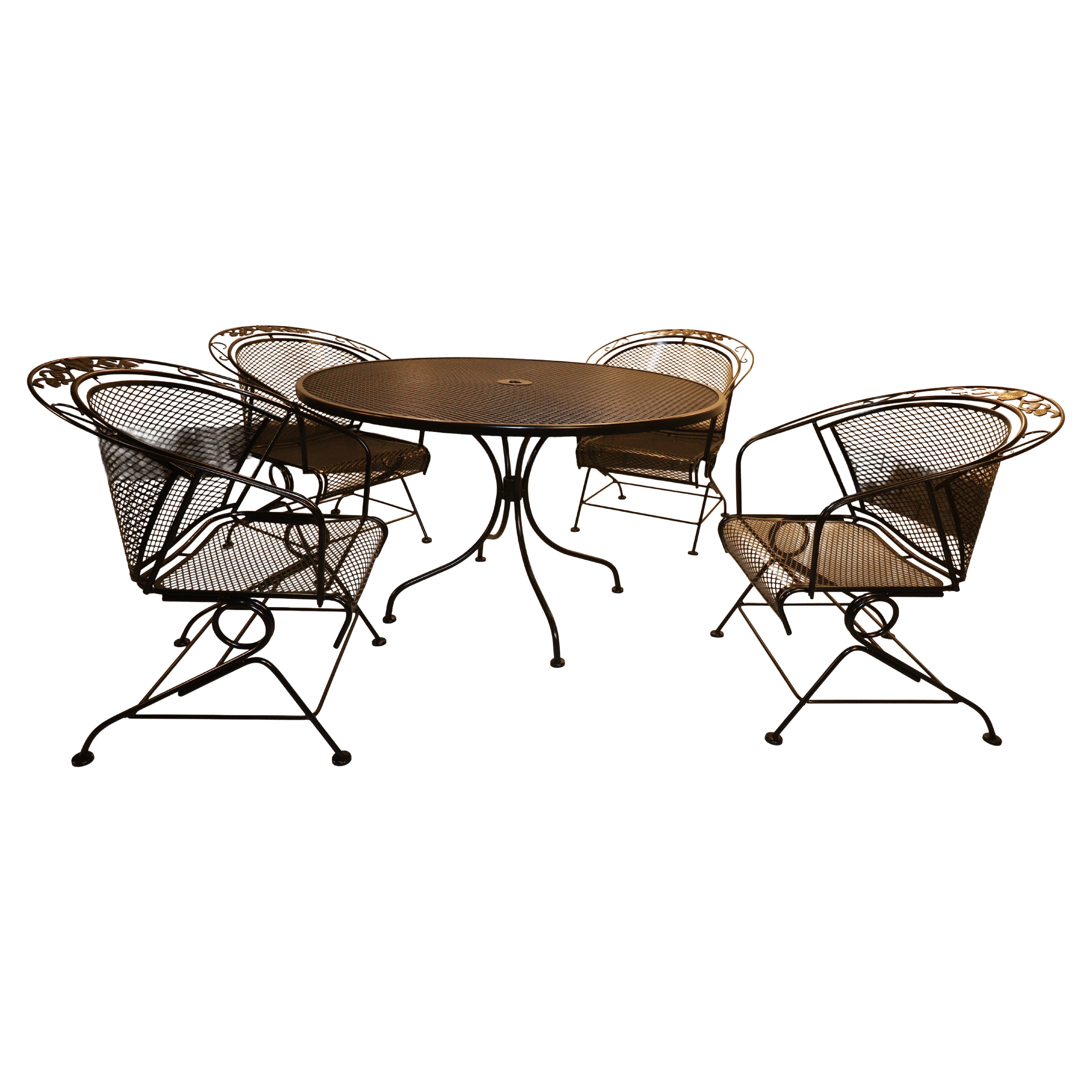 Sedie a botte con molla a spirale in ferro battuto della collezione Meadow Craft d'epoca con tavolo